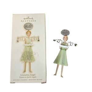 Hallmark 2009 Grandma Angel Down To Earth Angels Christmas Ornament‎ E72
